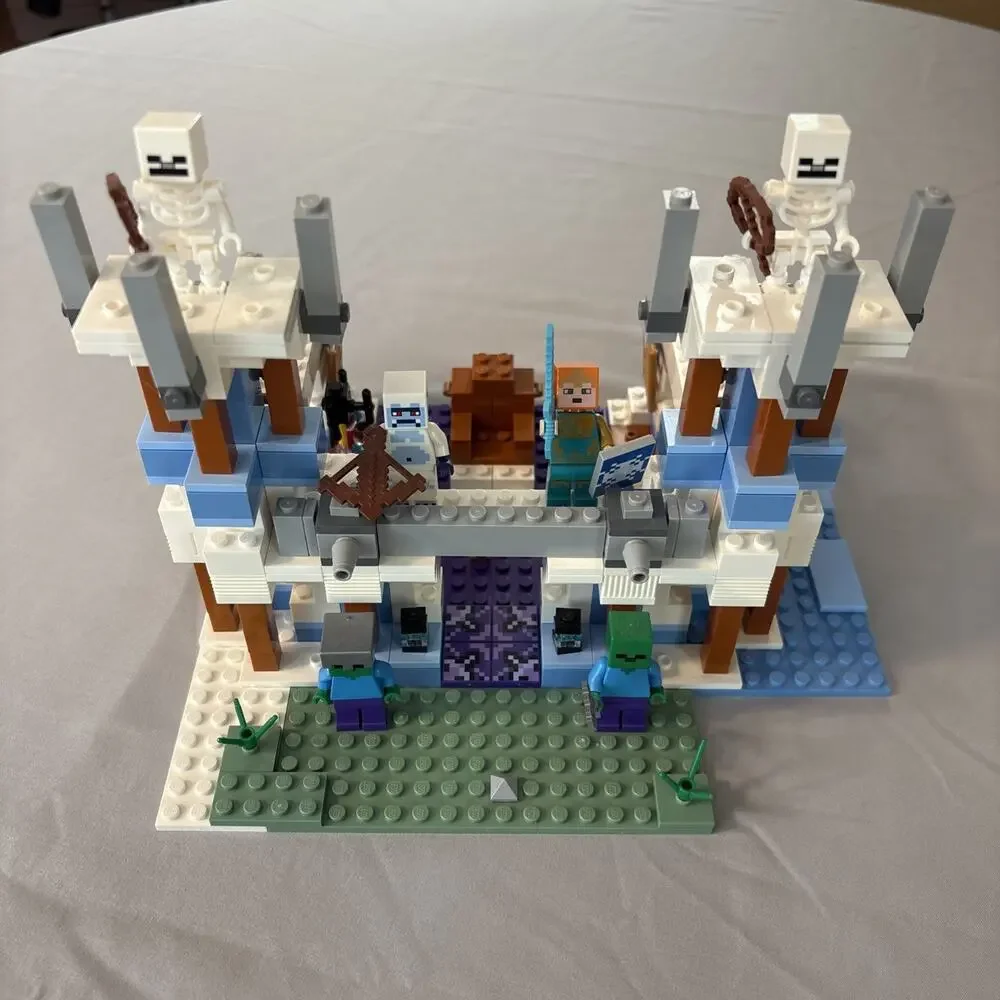 LEGO Minecraft The Ice Castle Set 21186, 499 Pieces, Complete w/ Minifigures